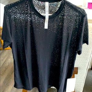 All Yours Tee Veil Lululemon, black size 6